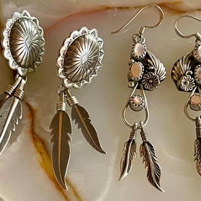 Richard Begay Navajo Pink Mother Of Pearl & Feather Earrings & Navajo Fannie Platero Feather - 13,2 Grams