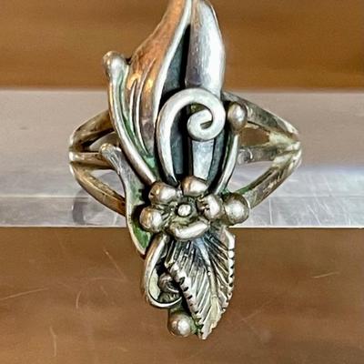 Les Baker Navajo Sterling Silver Ring Size 8 - Total Weight 6.5 Grams 