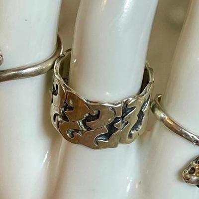 Sterling Silver Stamped Vintage Mexico Band Ring & (2) Sterling Silver Cat Motif Rings - Total Weight 15.64 Gr