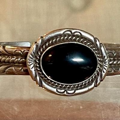 Vintage Navajo Sterling Silver & Black Onyx Twist Cuff Bracelet - Total Weight 33.22 Grams 