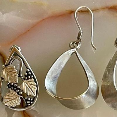 (2) Pairs Of Vintage Sterling Silver Earrings - Taxco Mexico 925 Wire Hopps & Grape Pattern Posts - 16.51 Gram