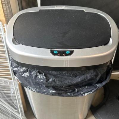 Sensor trash can