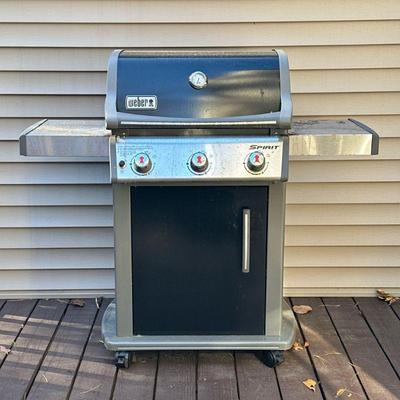WEBER SPIRIT GRILL | Weber Spirit 3 burner propane grill with electric ignition - h. 45.5 x w. 23 x l. 52 in

