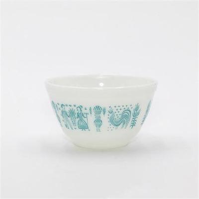 1.5PT Pyrex 401 Glass Bowl with Amish Butter Print