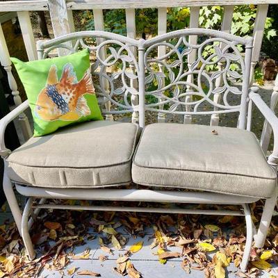 Lot 075-PAT: Patio Glider

Features: 
•	Hampton Bay metal patio glider
•	Includes cushions and pillows

Dimensions: 42.5”W (seat) x 19”D...