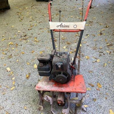 Lot 064-GAR: Vintage Ariens Front-Tine Rototiller

Features: 
•	Model 902004 (Also known as Model RT424X)
•	4HP Briggs & Stratton...