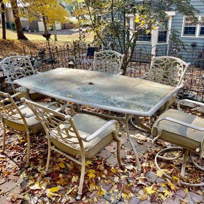 Lot 089-PAT: Hampton Bay Patio Furniture Assortment #6

Includes: 
•	Hampton Bay metal patio dining table with glass insert
•	Umbrella...