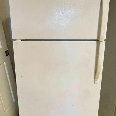 Lot 052-GAR: Kenmore Refrigerator-Freezer

Features: 
•	Kenmore Model 253.63712302
•	White
•	Manufactured October 2003
•	Currently used...