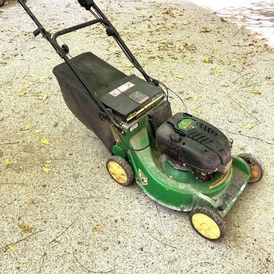 Lot 065-GAR: John Deere JA62 2-speed Self-Propelled Lawnmower

Features: 
•	6.5HP Briggs & Stratton Intek Engine
•	2 self-propelled...