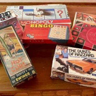 Lot 046-GAR: Vintage Board Games and 2 Model Kits

Features: 
•	RoboForce, Monopoly, Parchisi, Checkers and Bingo
•	Model kit to build...