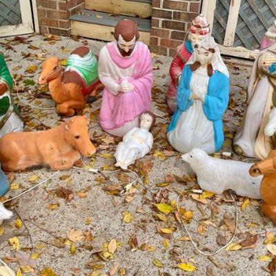 Lot 007-BH: Vintage Nativity Scene Blow Molds

Includes: Vintage Blow Molds of Joseph, Mary, Baby Jesus, 1 Shepherd, 3 Wise Men and 3...