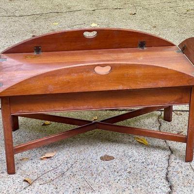 Lot 029-GAR: Vintage Side/Coffee Table

Features: 
•	This vintage table is made in the style of a butler’s tray table, but the top is not...