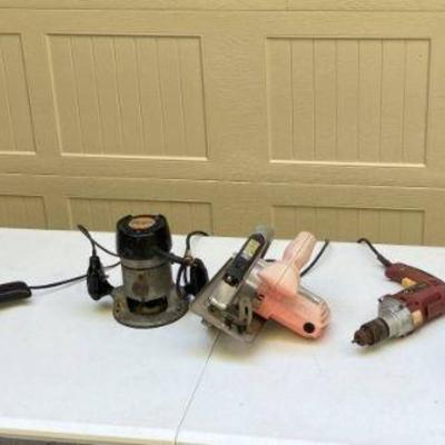 Lot 055-GAR: Power Tool Assortment #1     

Includes: 
•	Chicago Electric ½” VSR Hammer Drill, Item #67616, Good working condition
•...