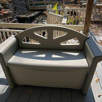 Lot 081-PAT: Rubbermaid 32-gal. Patio Storage Bench #2

Features: 
•	Rubbermaid water-resistant resin storage bench
•	Model...