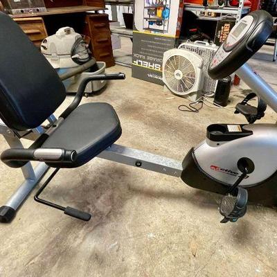 Lot 050-GAR: Schwinn Fitness Series Recumbent Bike

Features: 
•	Schwinn Recumbent Bike Active 20
•	Six selectable fitness programs
•...