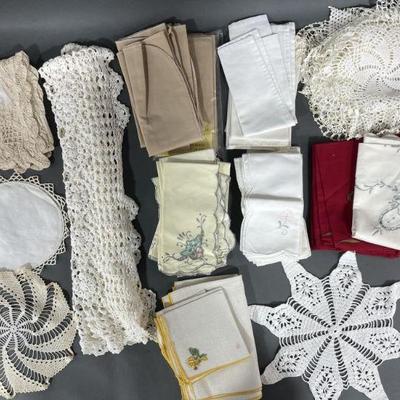 Lot 334 | Vintage Handmade Napkins, Doilies, and More

