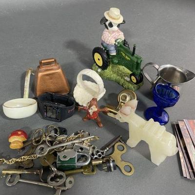 Lot 159 | Old Keys, Trinkets and Miniature Items
