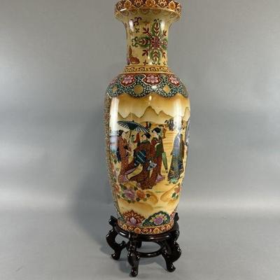 Lot 7 | Tall Chinese Porcelain Vase with Base
