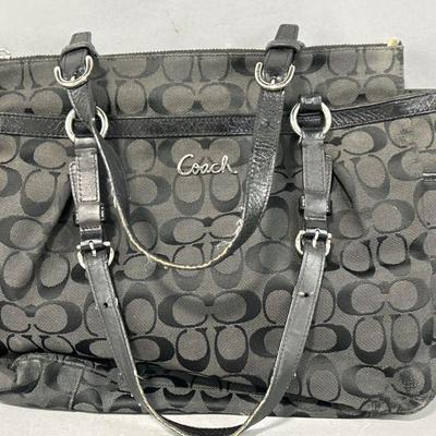 Lot 23 | Coach Canvas Purse
