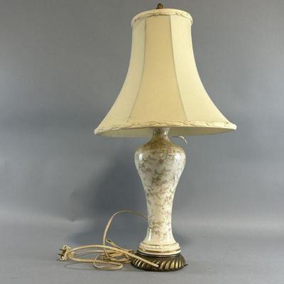 Lot 40 | Vintage Cream Ceramic Lamp
