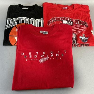 Lot 246 | Red Wings T-Shirt & More: Sizes L to XL
