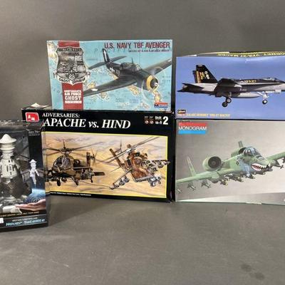 Lot 25 | 4 Model Plane Kits & Hover Satillite
