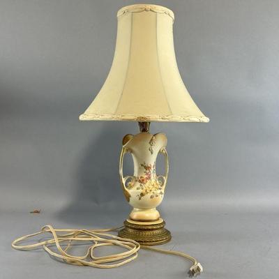 Lot 39 | Vintage Flower Ceramic Table Lamp
