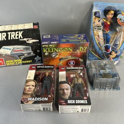 Lot 151 | New Toys: Walking Dead, DC Superhero Girls, & More

