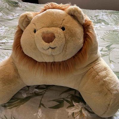 CIP080 - Lot of 2 Stuffed Animal Throws (1) Pink Dolphin (1) Lion 