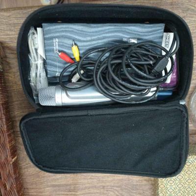 CIP070 - Magic Sing Model: ET13K Karaoke Microphone with Mini USB Connector and ROHS VGA connectors 