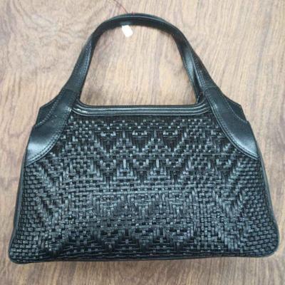 CIP055 - Generic Black Purse with Weave Design