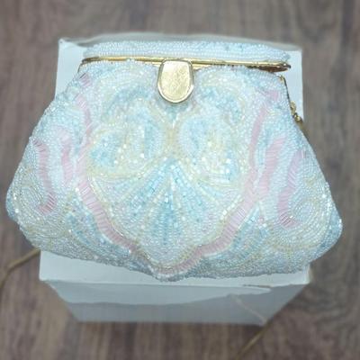 CIP033 - WHITE SEQUINED PURSE