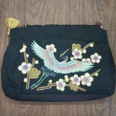 CIP038 2 JAPANESE STYLE CLUTCHES WITH CRANE DESIGN AND CHERRY BLOSSUMS AND 2 CLUTCHES WITH ROSE DESIGNS