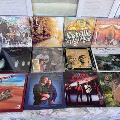 (12) Country Albums
Includes - Connie Italiano, QuarterFlash, Clancy Brothers, Bog Al Downing, Statler Brothers, Bellamy Brothers,...