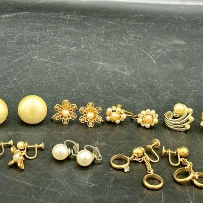 (7) Vintage Clip On Earrings
