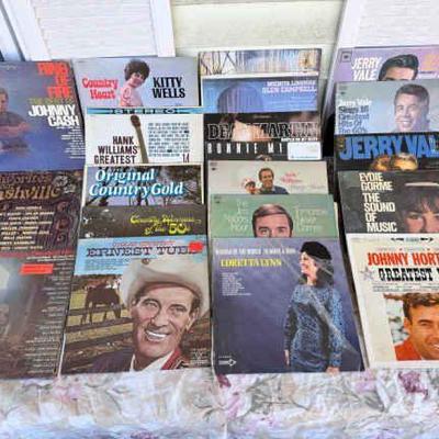 (20) Classic Albums Feat Jerry Vale And Johnny Cash
Includes - Johnny Cash, Kitty Wells, Hank Williams, Earnest Tubb, Dean Martin, Andy...