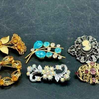 (6) Sparkling Vintage Brooches
