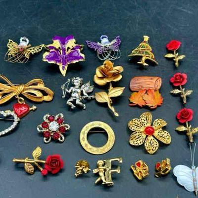 Vintage Brooch Lot
