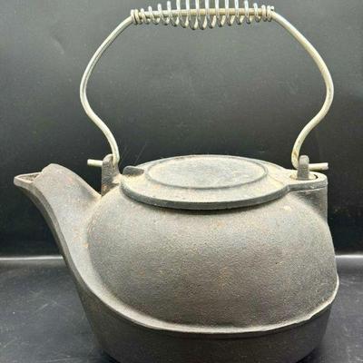 Cast Iron Pot
