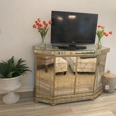 Mirrored Cabinet