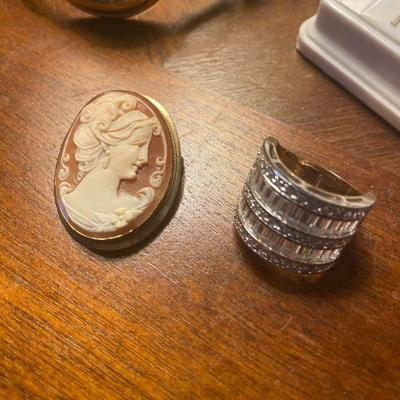 gold cameo
