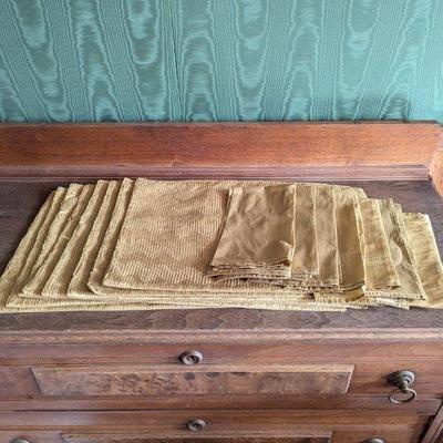 Set of Elegant Gold Table Linens