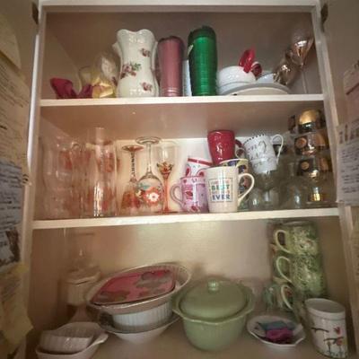 Mugs & serving dishes
