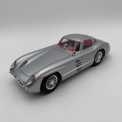 Mercedes-Benz 300 SLR Model from Maisto
