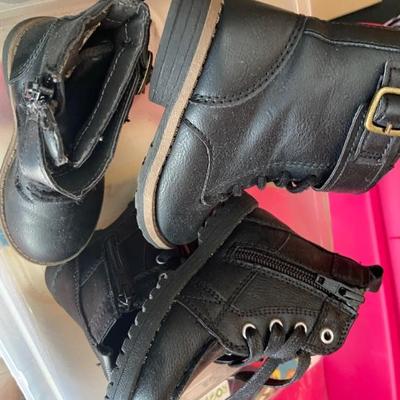 Girls boots