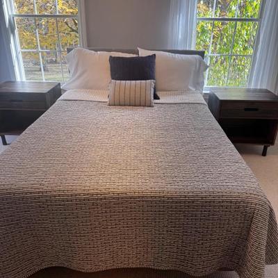 Full size bed set with upholstered headboard