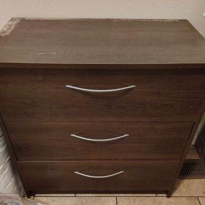 Sale Photo Thumbnail #19: 3 drawer dresser