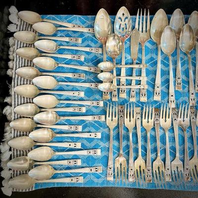Oneida "Coronation" - 80+ pieces