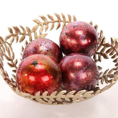 Metal wreath bowl & lacquered balls