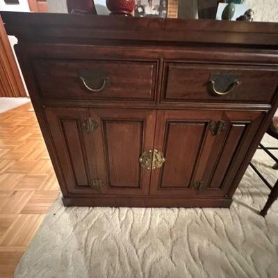 Sideboard hutch